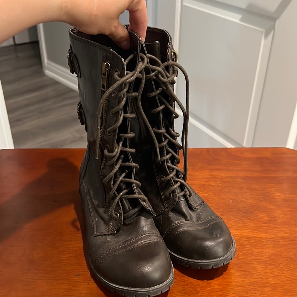 Brown Combat Boots with zipper in the back Size 6.5